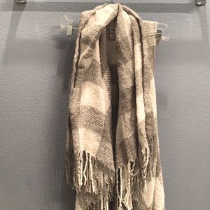 New | Grey and white shrug